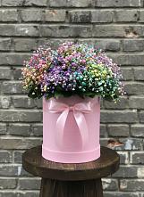 Цветочная композиция из Гипсофила и Розы в шляпной коробке в Старомарьевке