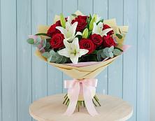 Букет цветов из:  Лилии и Розы в Старомарьевке
