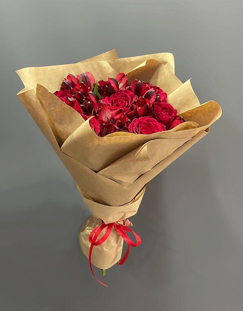 Букет цветов из: Альстромерии и Розы в Старомарьевке