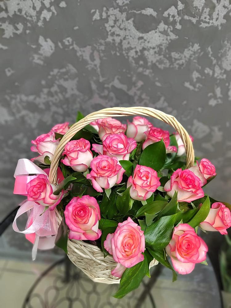 Цветочная композиция из Розы в корзине в Старомарьевке