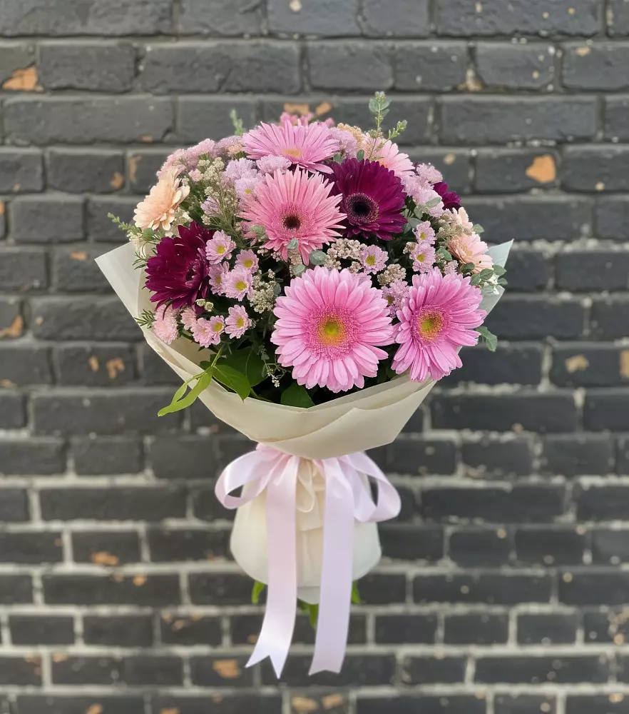 Букет цветов из: Герберы и Хризантемы в Старомарьевке