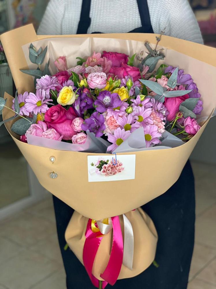 Букет цветов из: Хризантемы, Гвоздики и Альстромерии в Старомарьевке