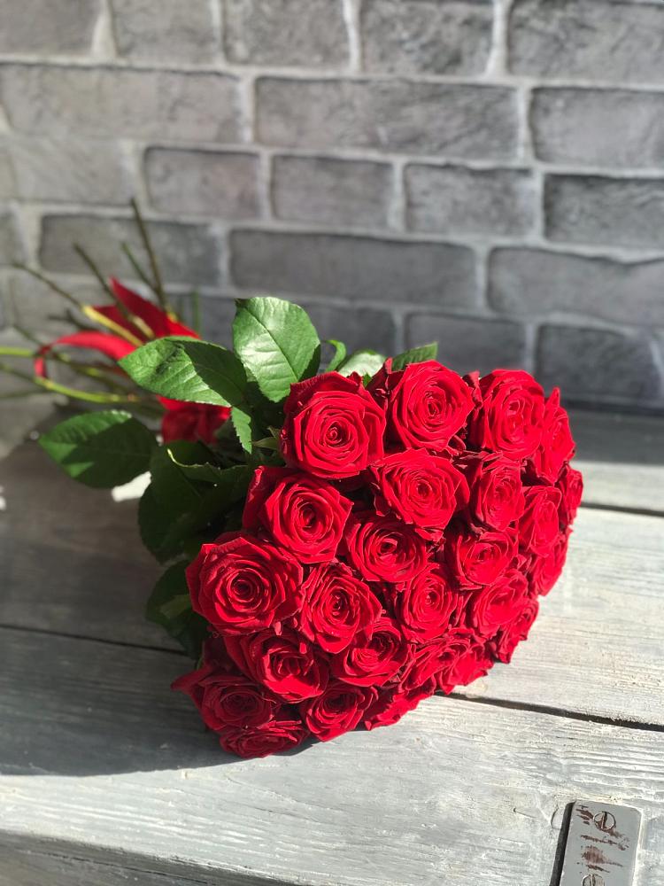 Букет Красные розы Фридом в Старомарьевке