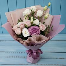 Букет цветов из:  Розы и Лизиантусы в Старомарьевке