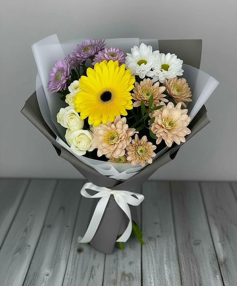 Букет цветов из: Розы, Герберы и Хризантемы в Старомарьевке