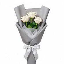 Букет 3 белые розы в Старомарьевке