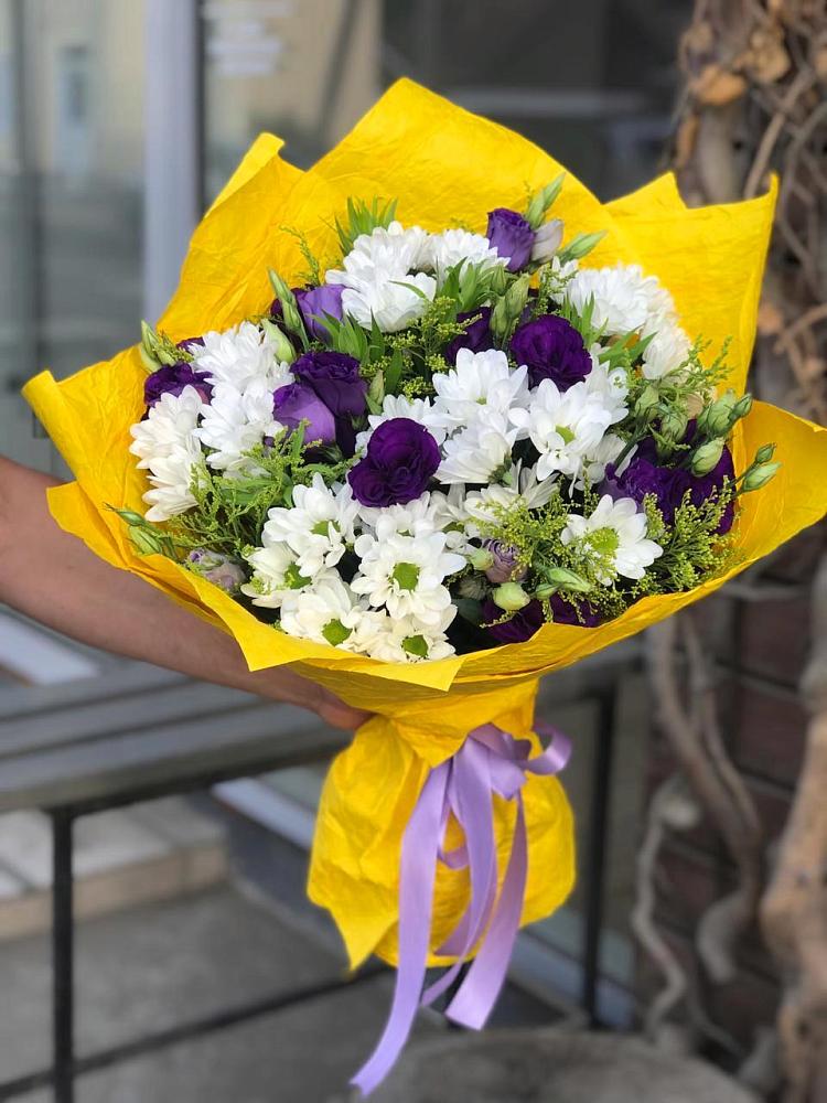 Букет цветов из: Ирисы, Хризантемы и Ромашки в Старомарьевке