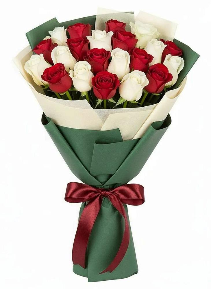 Букет Микс из красных и белых роз в Старомарьевке