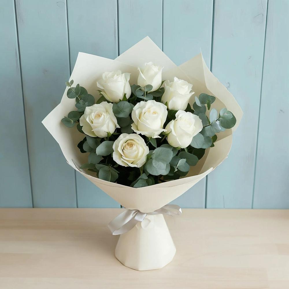 Букет Белые розы в Эвкалипте в Старомарьевке