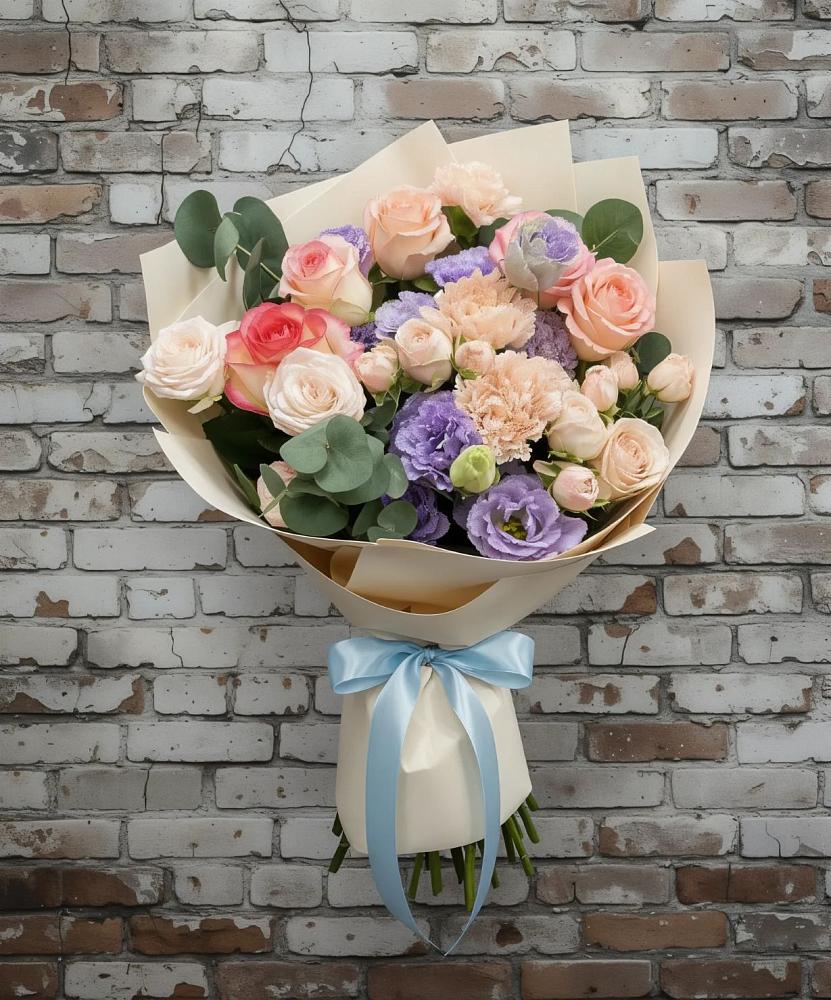 Букет цветов из: Розы, Лизиантусы и Гвоздики в Старомарьевке