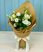 Букет цветов из:  Хризантемы и Лизиантусы в Старомарьевке