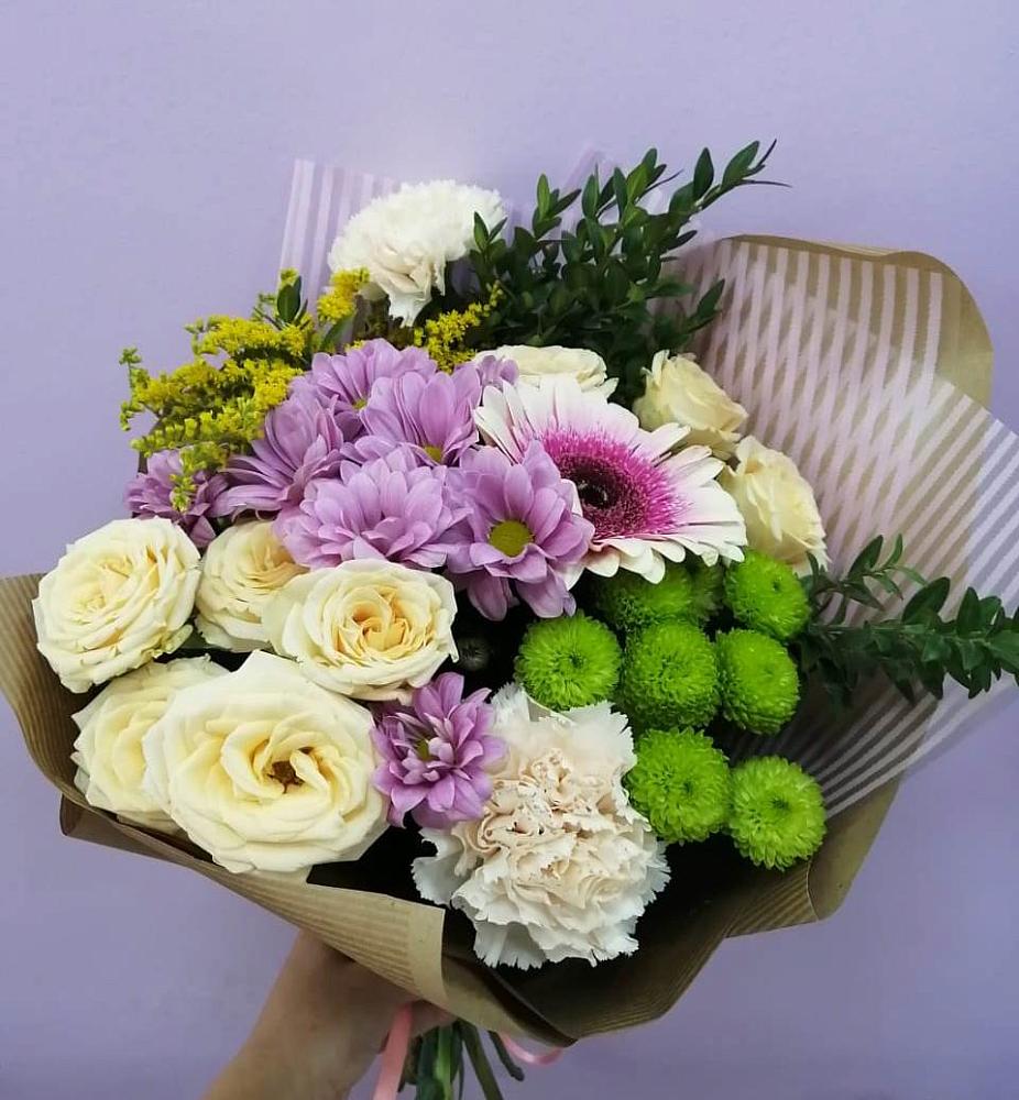 Букет цветов из: Хризантемы, Розы, Гвоздики и Герберы в Старомарьевке