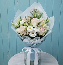 Букет цветов из:  Розы и Лизиантусы в Старомарьевке