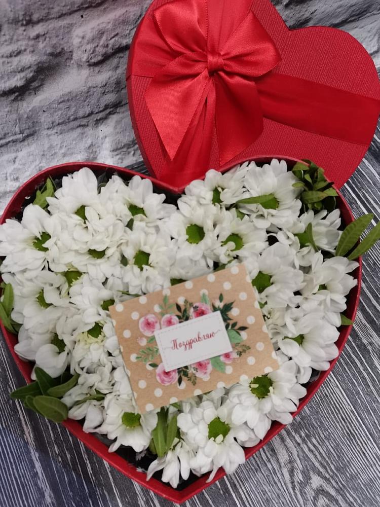 Цветочная композиция из Хризантемы в виде сердца в Старомарьевке
