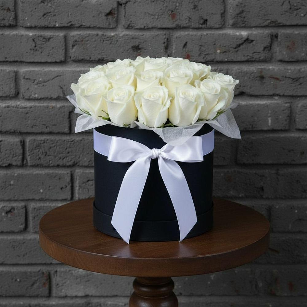 Цветочная композиция из Розы в шляпной коробке в Старомарьевке