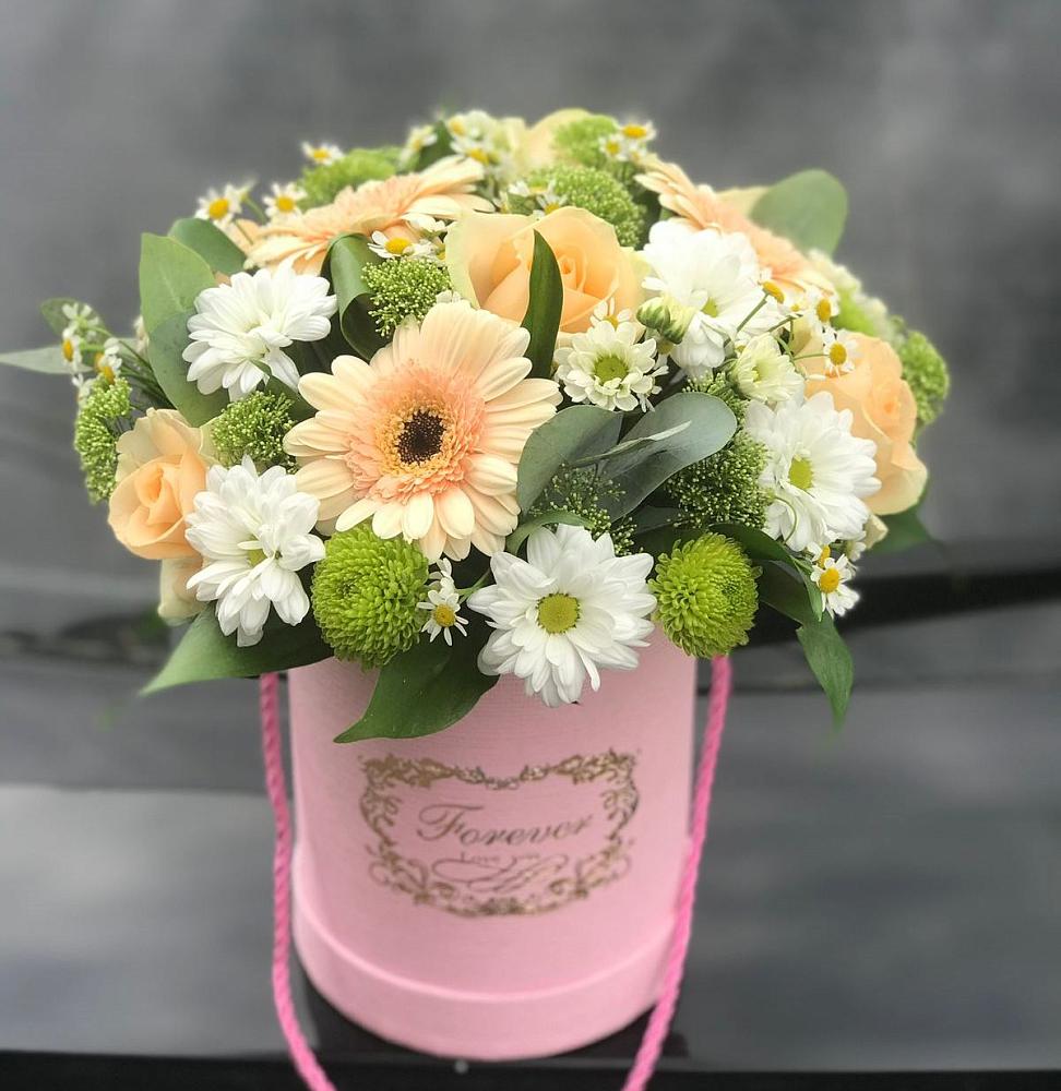 Цветочная композиция из Розы, Герберы и Хризантемы в шляпной коробке в Старомарьевке