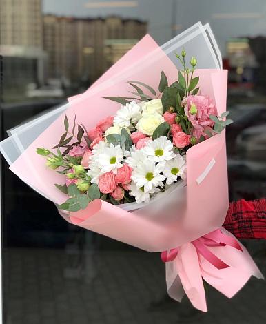 Букет цветов из: Розы, Лизиантусы и Хризантемы в Старомарьевке