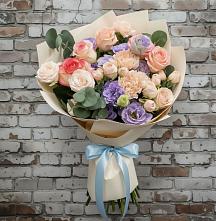 Букет цветов из:  Розы, Лизиантусы и Гвоздики в Старомарьевке