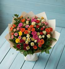 Букет Микс из разноцветных кустовых роз в Старомарьевке
