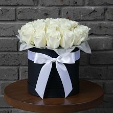 Цветочная композиция из Розы в шляпной коробке в Старомарьевке