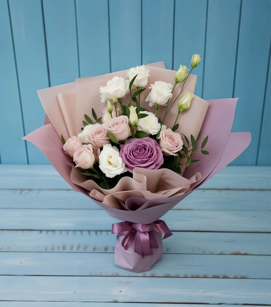 Букет цветов из: Розы и Лизиантусы в Старомарьевке